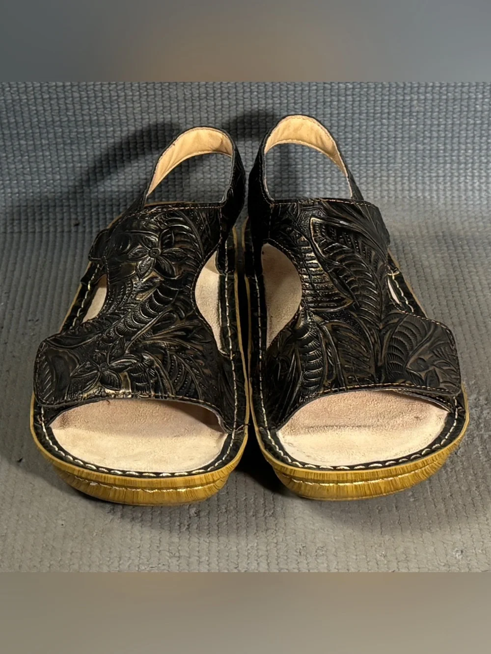 Alegria VIK-153 Women's Black Embossed Leather Sandals Size 7.5 US 39 EU - Picture 3 of 9